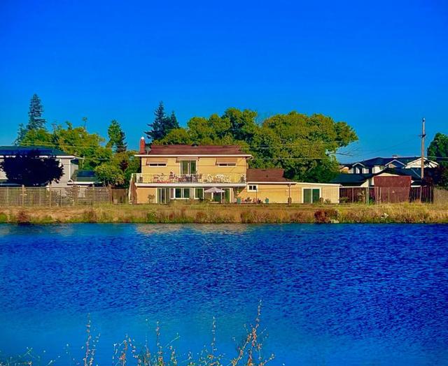 2301 Central Park Drive, Campbell CA: https://media.crmls.org/mediaz/42667ec4-3930-4d67-bb78-948857ee053a.jpg
