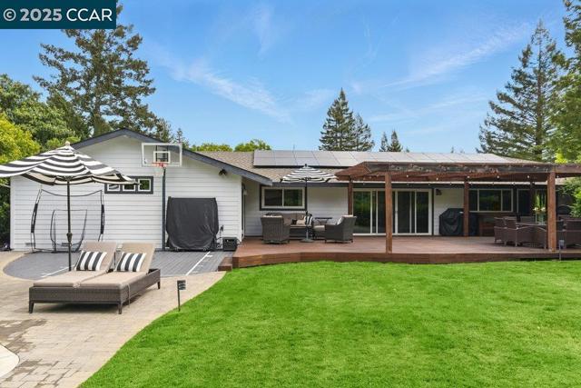 314 Draeger Dr, Moraga CA: https://media.crmls.org/mediaz/4266bc32-1357-4cb2-8cb1-0cb33038182d.jpg