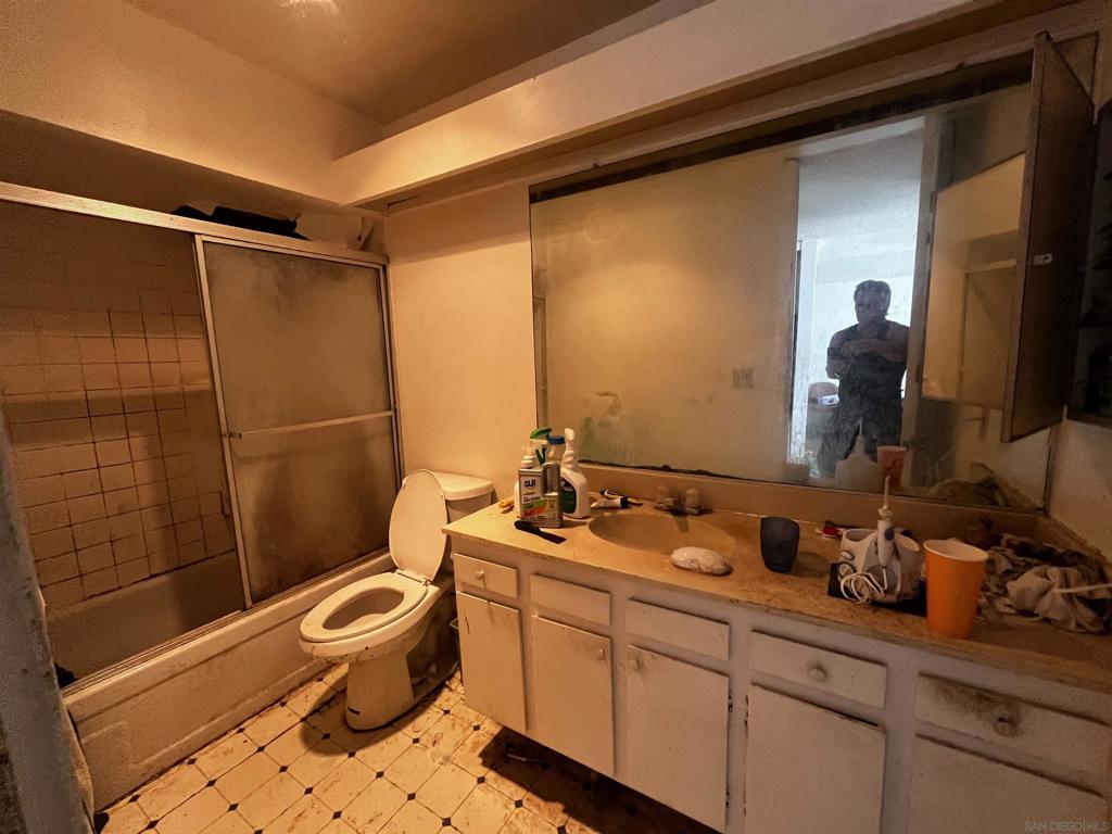 https://media.crmls.org/mediaz/4266e0e5-ab27-4981-9238-12285878e2f7.jpg?preset=X-Large