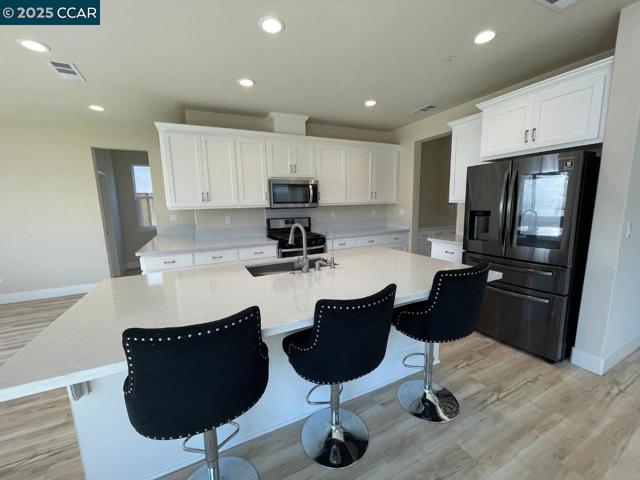 5541 Promontory Way, Antioch CA: https://media.crmls.org/mediaz/426722e3-2b55-49ff-a369-9a788e24c0d9.jpg