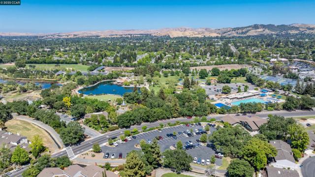1513 Siskiyou Dr, Walnut Creek CA: https://media.crmls.org/mediaz/42675bdb-57b7-47ac-ad15-d9eb86019548.jpg