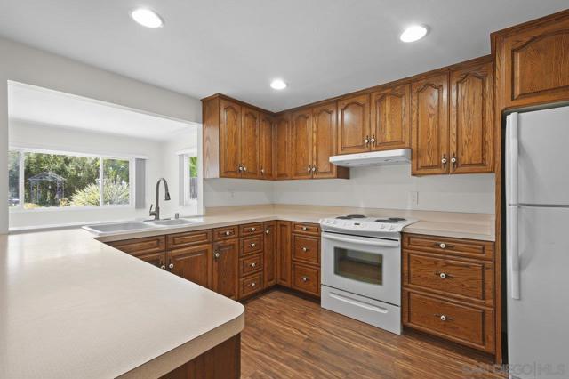 13514 Avenida Del Charro, El Cajon CA: https://media.crmls.org/mediaz/42677375-ff08-43f7-b788-22b618725660.jpg