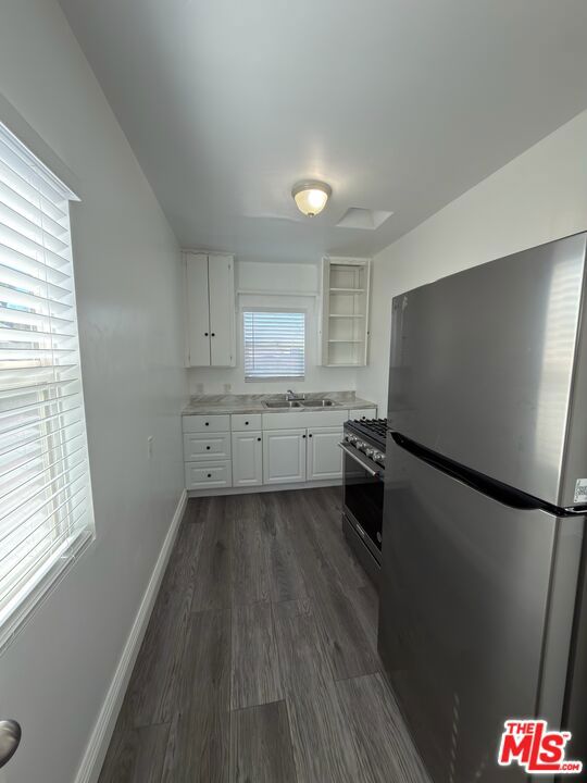 4277 Colbath Avenue photo 8