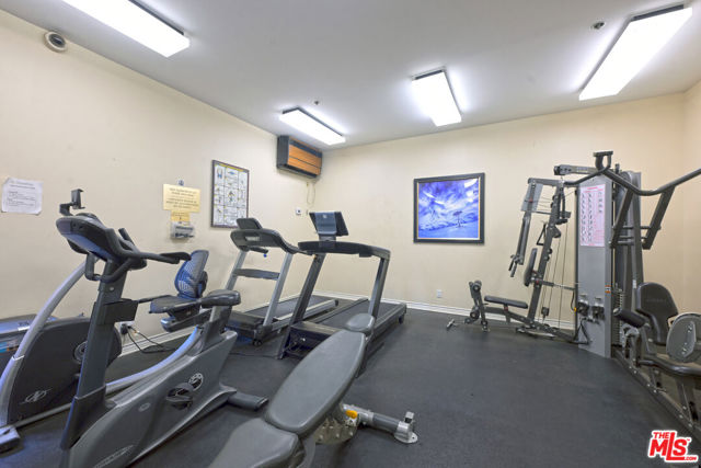 234 S Gale Drive, Beverly Hills CA: https://media.crmls.org/mediaz/4267d5e8-7e22-43a8-bd8e-f8034cadc2cc.jpg