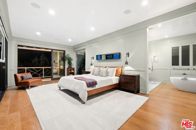 1640 N Kings Road, Los Angeles CA: https://media.crmls.org/mediaz/4267e5a5-214e-4384-8191-49ccd806aa83.jpg