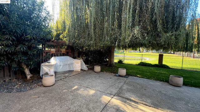 2270 Tamarisk Ct, Discovery Bay CA: https://media.crmls.org/mediaz/4267f0ff-2028-417e-b39a-6adcd7299e76.jpg