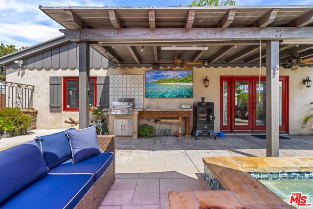 521 S Parish Place, Burbank CA: https://media.crmls.org/mediaz/42682d87-42ee-4d2f-8096-cc51d728b6fb.jpg