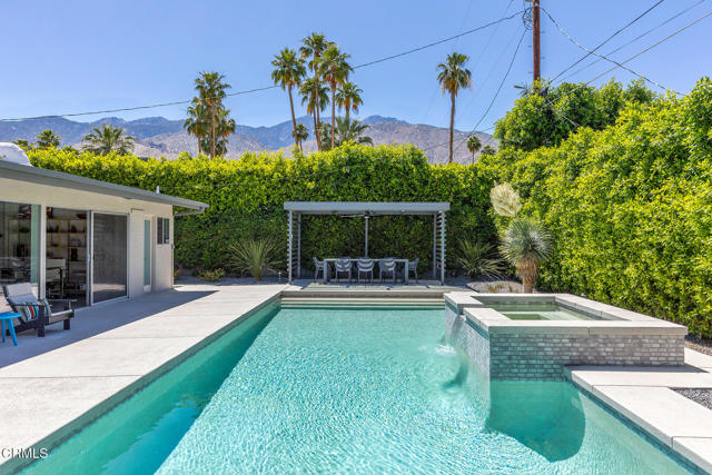 Detail Gallery Image 17 of 29 For 1576 E San Lorenzo Rd, Palm Springs,  CA 92264 - 4 Beds | 3/1 Baths