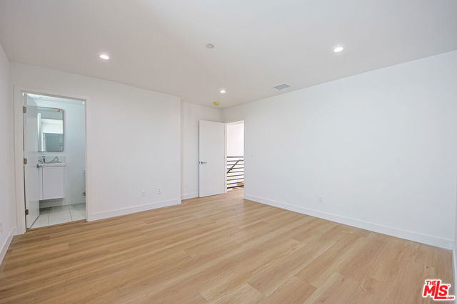 1636 Longwood Avenue, Los Angeles CA: https://media.crmls.org/mediaz/4268f213-92c7-4b45-8bc1-9709c27a69f0.jpg