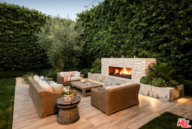 Drew Fenton | 456 N Bowling Green Way Los Angeles CA | MLS: 7251586