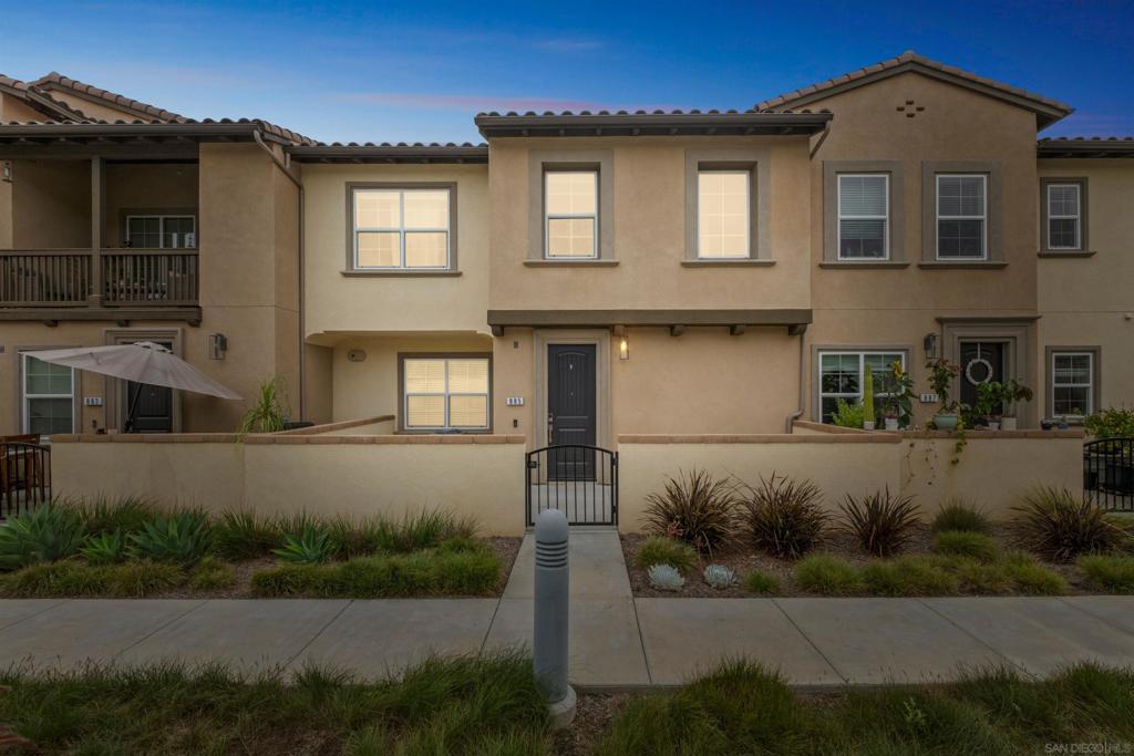885 Blackstone - photo 2
