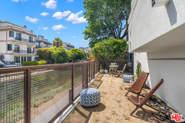 3501 Esplanade, Marina del Rey CA: https://media.crmls.org/mediaz/4269a91a-cf5a-49ca-ba62-c06ab90600b9.jpg