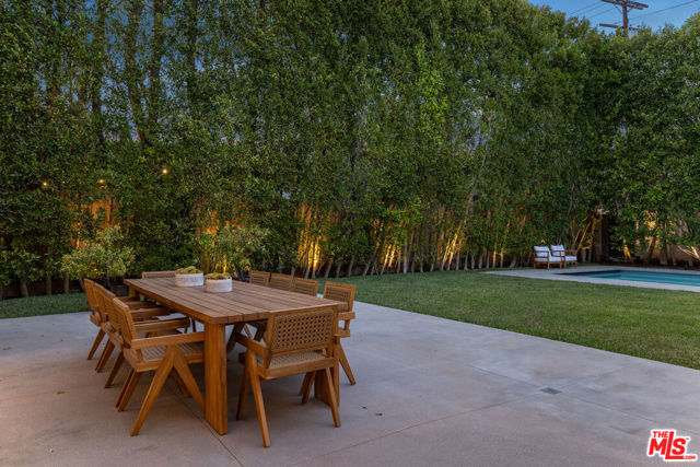 706 N Crescent Drive, Beverly Hills CA: https://media.crmls.org/mediaz/4269dc81-582c-4c44-917b-913be7a35ad5.jpg