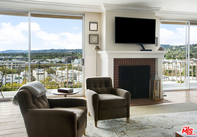 100 S Doheny Drive, Los Angeles CA: https://media.crmls.org/mediaz/426a15f0-5fab-4987-9728-2f23201d6ac0.jpg