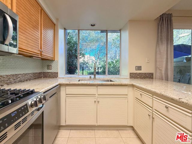 22208 Frontier Place, Chatsworth CA: https://media.crmls.org/mediaz/426a29f6-a336-4079-aa7c-9dbccb73faa1.jpg