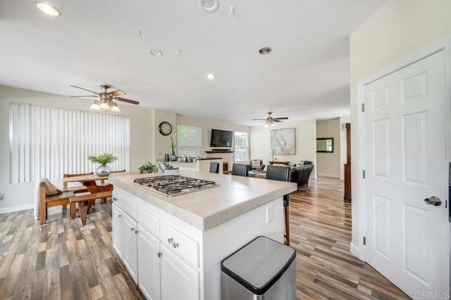 Detail Gallery Image 18 of 72 For 2312 Orchard View Ln., Escondido,  CA 92027 - 4 Beds | 3 Baths