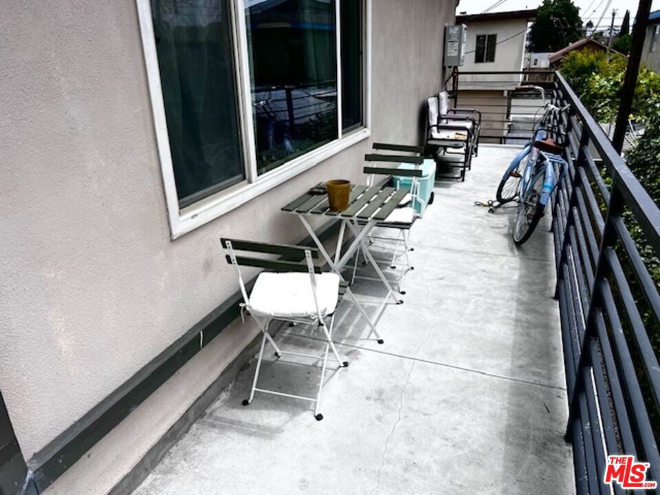 https://media.crmls.org/mediaz/426b67a9-213b-4f44-88ef-c5ce781f5103.jpg?preset=X-Large