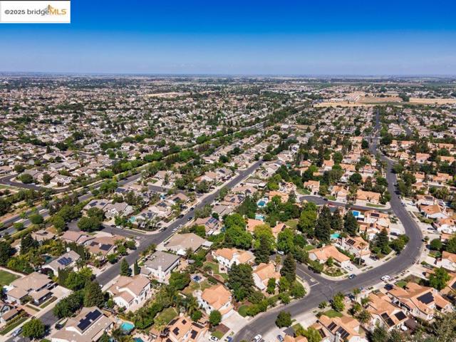 1281 Sea Vista Dr, Brentwood CA: https://media.crmls.org/mediaz/426bff2c-549a-442b-865d-401943e779e8.jpg