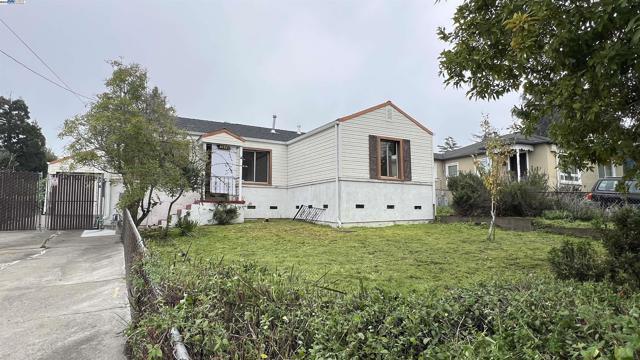 5152 Hilltop Dr, El Sobrante CA: https://media.crmls.org/mediaz/426c01f6-d45c-4947-a160-808bd1437cdd.jpg