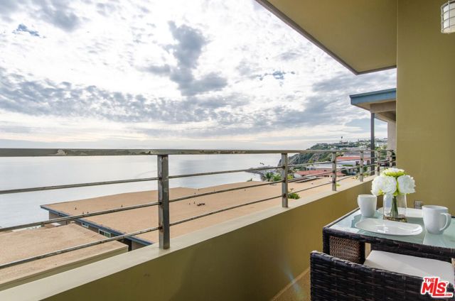 18065 Coastline Drive, Malibu CA: https://media.crmls.org/mediaz/426c5781-63f5-4e39-897f-6b5e6e8de6d7.jpg