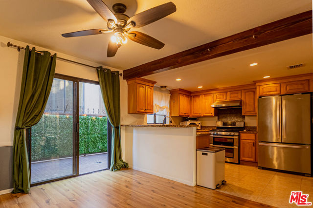 645 Magnolia Boulevard, C photo 1