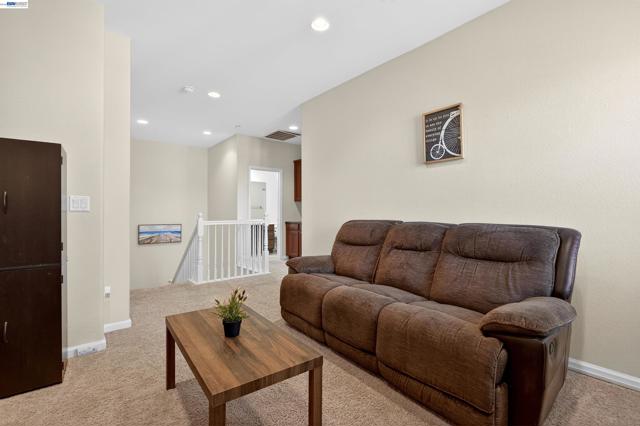 86 S Cortadillo St, Mountain House CA: https://media.crmls.org/mediaz/426cc9f3-926e-43f5-99f7-5c4e3ca43069.jpg