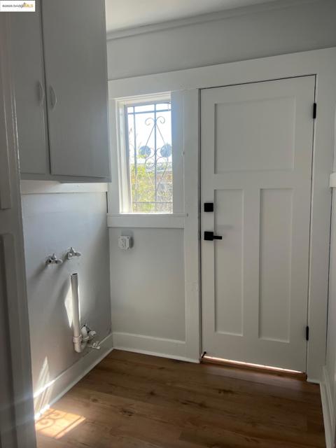863 40th St., Oakland CA: https://media.crmls.org/mediaz/426d2822-f3ec-4919-9d21-6fd9de3db284.jpg