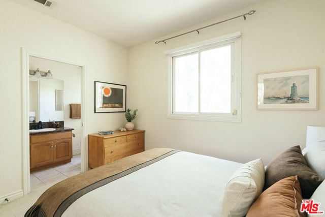 322 Alpine Street, Pasadena CA: https://media.crmls.org/mediaz/426d3d59-818b-435a-996f-5a2257120eb9.jpg
