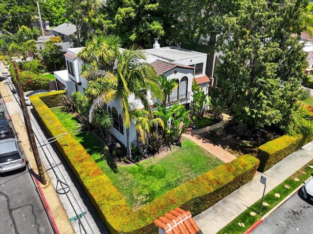 901 Laurel, San Mateo CA: https://media.crmls.org/mediaz/426d6cbf-023b-437d-b63d-0d829c545151.jpg