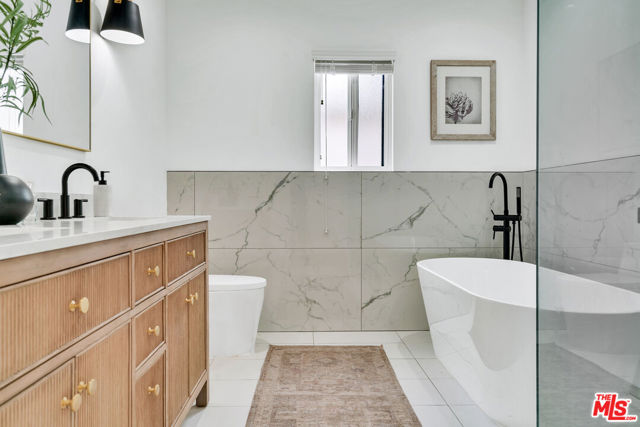 7832 Croydon Avenue, Los Angeles CA: https://media.crmls.org/mediaz/426d80dc-ab36-4eb2-ac80-c07094039f8c.jpg