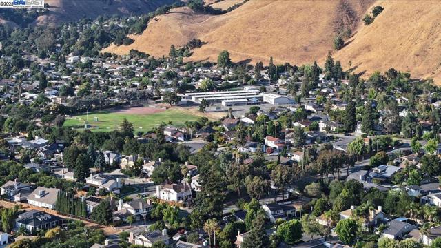 93 Catania Cmn, Fremont CA: https://media.crmls.org/mediaz/426d901c-449b-4e54-aff1-26a40ed671e0.jpg