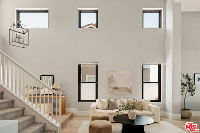 6592 Kentwood Bluffs Drive, Los Angeles CA: https://media.crmls.org/mediaz/426d9281-489d-440e-b5e5-97e70ddf49ff.jpg