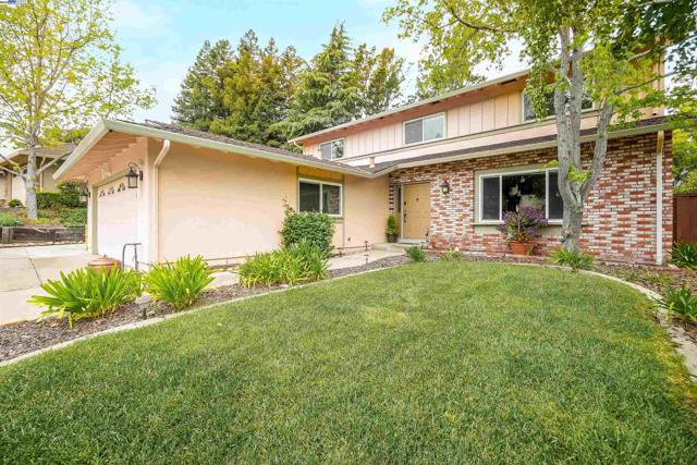 11868 Bloomington Way, Dublin CA: https://media.crmls.org/mediaz/426f4989-ac33-4773-90a9-9d0a67c12e08.jpg