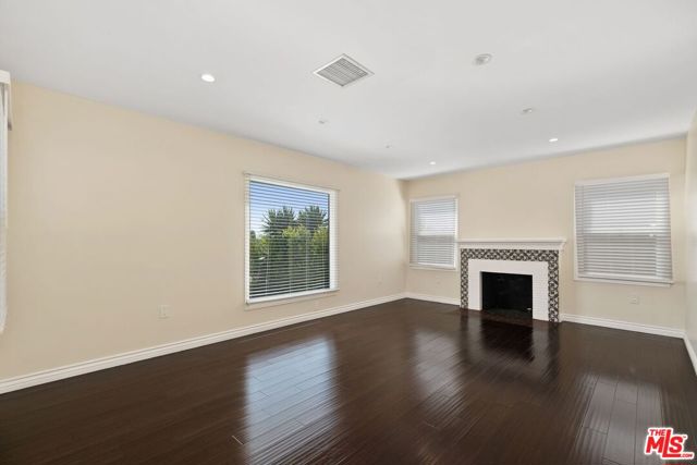 4401 W 58th Place, Los Angeles CA: https://media.crmls.org/mediaz/4270c6c8-aa60-48dd-bb8b-098d4403d575.jpg