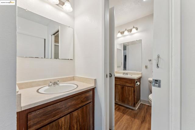 9663 Elmview, Oakland CA: https://media.crmls.org/mediaz/4270cb39-8e16-4de6-8c87-0b467298e351.jpg