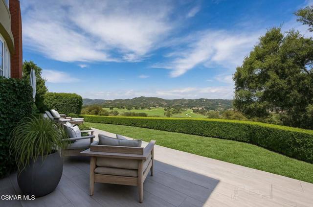 2366 Heatherbank Court, Lake Sherwood CA: https://media.crmls.org/mediaz/4270d72b-b986-4cdf-a14f-b55b4b08e99c.jpg