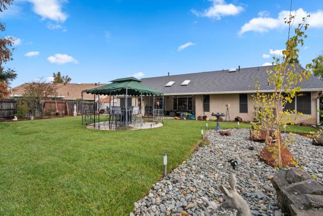 2920 Aspen Glow Lane, Redding CA: https://media.crmls.org/mediaz/4270d7ef-daa9-46d6-a5fe-cf607d4ca02d.jpg