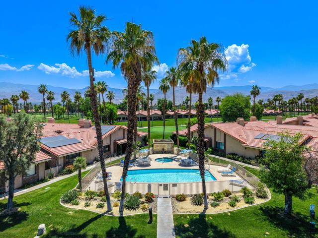 99 Camino Arroyo Place, Palm Desert CA: https://media.crmls.org/mediaz/4270ff7c-4fe3-4362-a833-8c04742bd25e.jpg