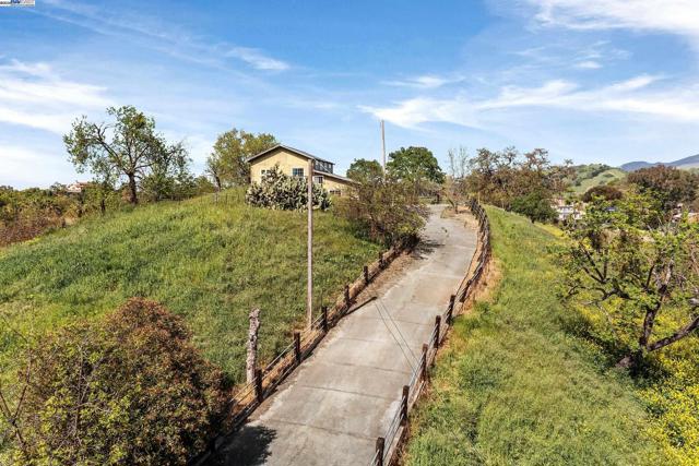 855 El Pintado Rd., Danville CA: https://media.crmls.org/mediaz/42716ba5-9a89-4bbc-8733-e8415987b317.jpg