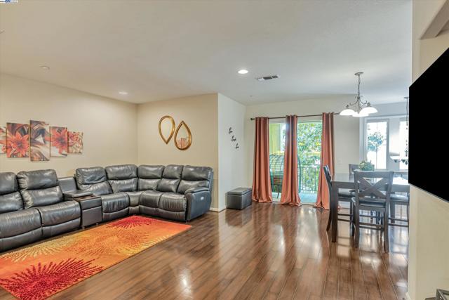 Image 6 of 34 For 4380 Fitzwilliam St
