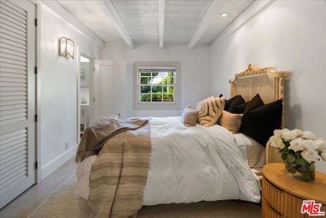 1100 Pine Drive, Beverly Hills CA: https://media.crmls.org/mediaz/4271966b-c30c-4452-b7cd-a2451a9cd5e6.jpg