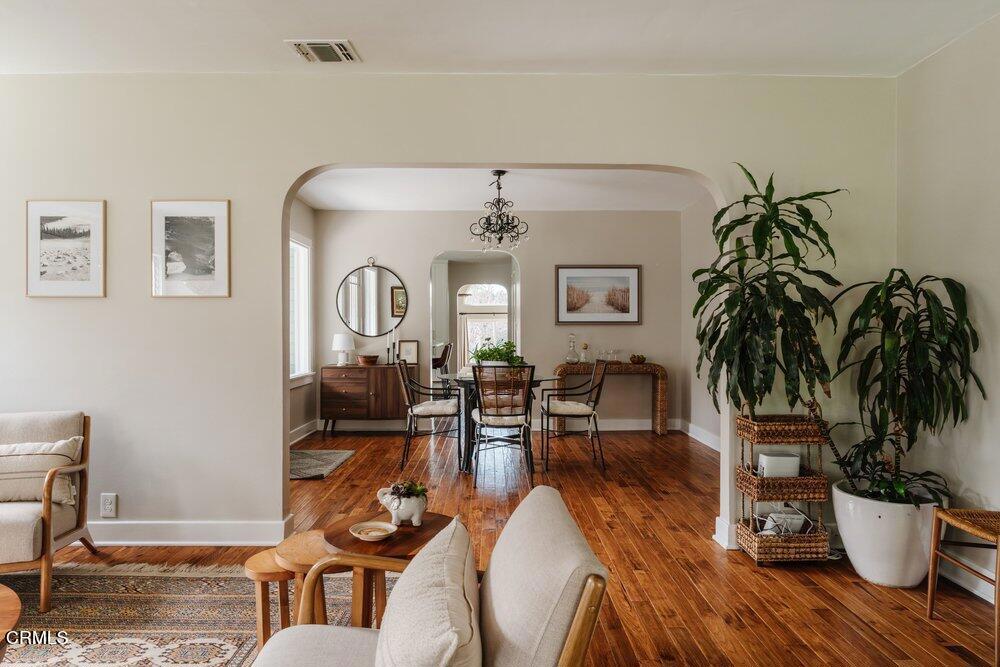 https://media.crmls.org/mediaz/4272c7a6-a771-4fa2-9fb8-bf93b2cdc661.jpg?preset=X-Large