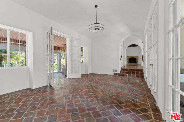 808 Woodacres Road, Santa Monica CA: https://media.crmls.org/mediaz/4273fccc-9efa-499f-9c5c-0ac70ae7fb80.jpg