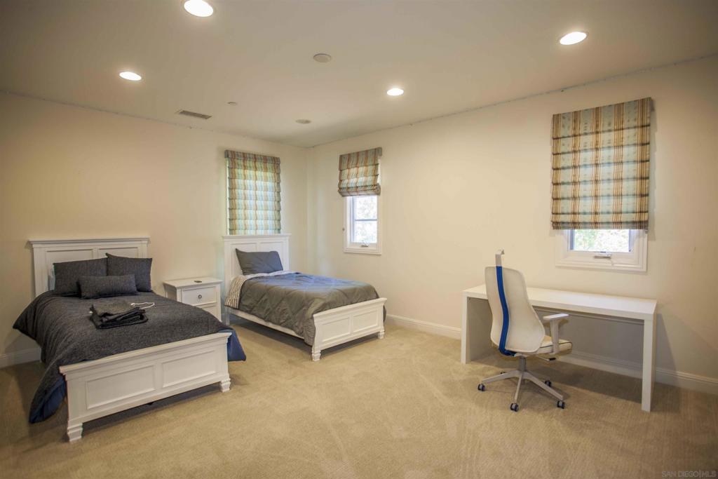 MLS #250040381SD image #35