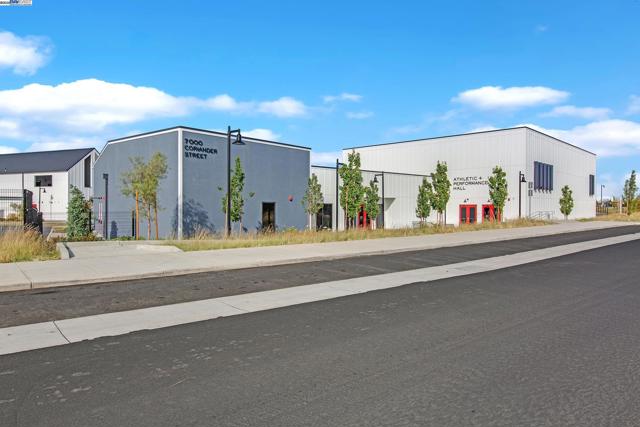 2222 Davie Pl, Tracy CA: https://media.crmls.org/mediaz/4274e018-0278-4582-85e4-fd240b80c608.jpg
