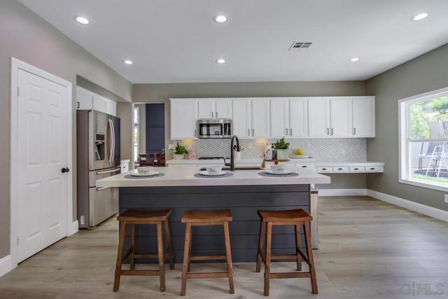 3207 Meadow Side Pl, Escondido CA: https://media.crmls.org/mediaz/4274f4c8-3112-4ee7-b54e-7dfe5ee5a679.jpg