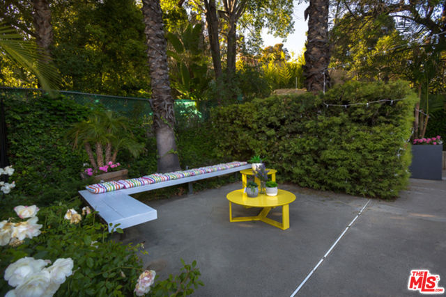 774 N KENTER Avenue, Los Angeles CA: https://media.crmls.org/mediaz/4275132e-1cf7-441e-85ed-4121fff0d3fa.jpg