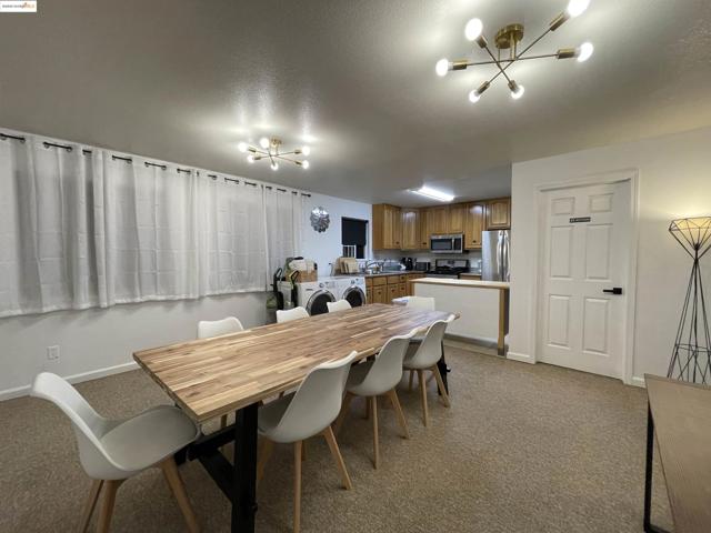 2505 Market St, Oakland CA: https://media.crmls.org/mediaz/42753b13-227a-46e7-8601-e999d8a0cab3.jpg