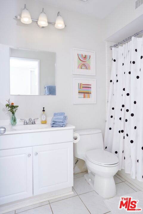 2291 E Calle Papagayo, Palm Springs CA: https://media.crmls.org/mediaz/4275644d-9a7c-4016-bf55-c5210a341ab9.jpg