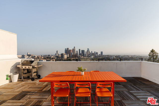 1124 W Panorama Way, Los Angeles CA: https://media.crmls.org/mediaz/42758381-0edb-4f74-8da1-b25b2eb0f48c.jpg